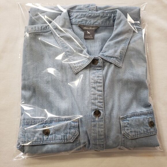 Eddie Bauer Light Denim Button Down Long Sleeve Top Size Small - Picture 15 of 15